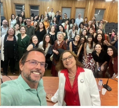 Docente do Instituto NUCAFE com a plateia do I Congresso Internacional de Psicologia Fenomenológico-Existencial, em Lisboa